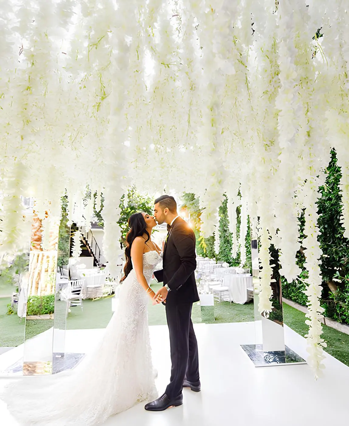 Pro Tips for Planning a Weekday Wedding Image Pro Tips for Planning a Weekday Wedding Image